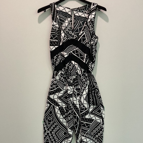 MISS Selfridge black and white Sleeveless jumpsuit - Picture 12 of 17